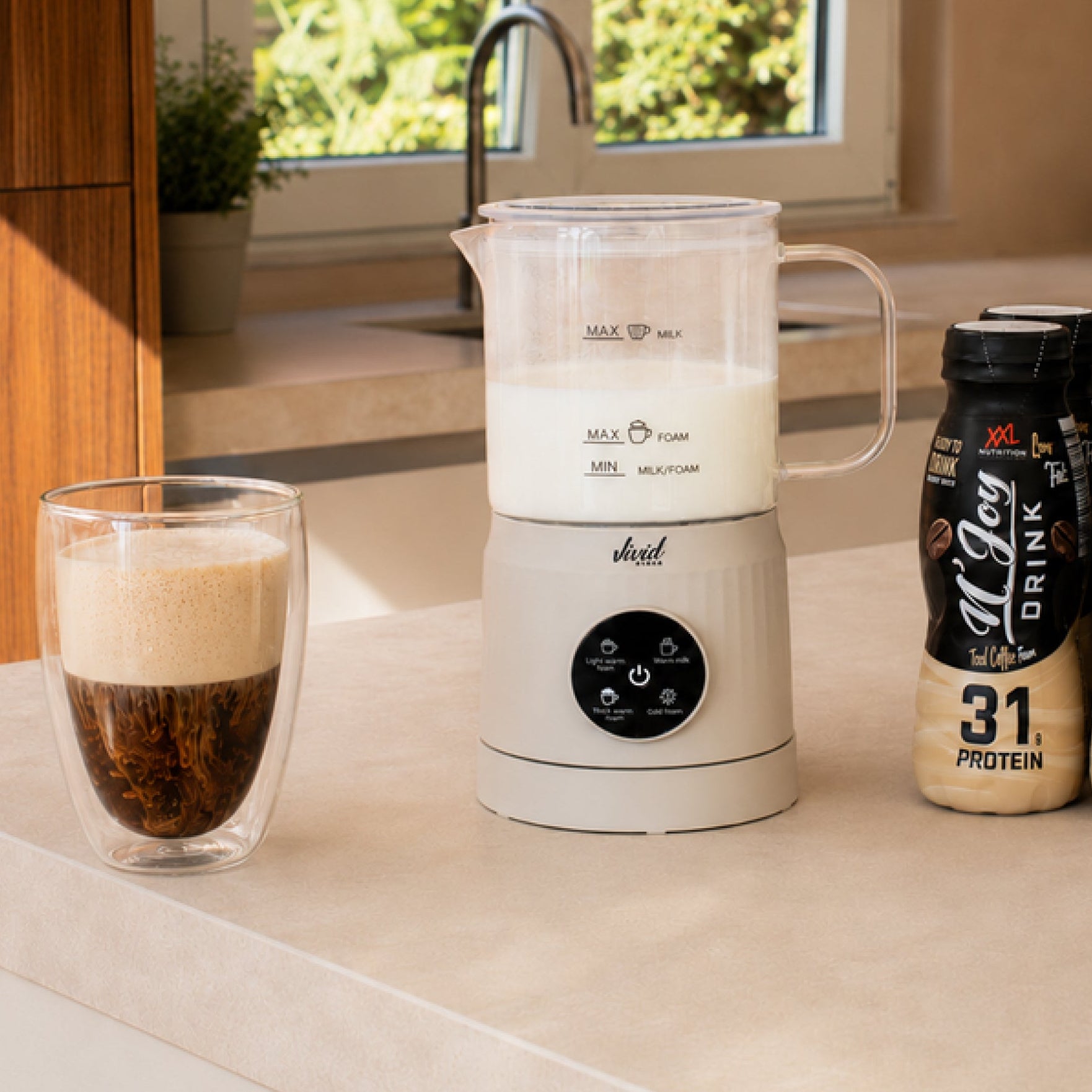 Kalter Milchschaum für ein luxuriöses Kaffeeerlebnis